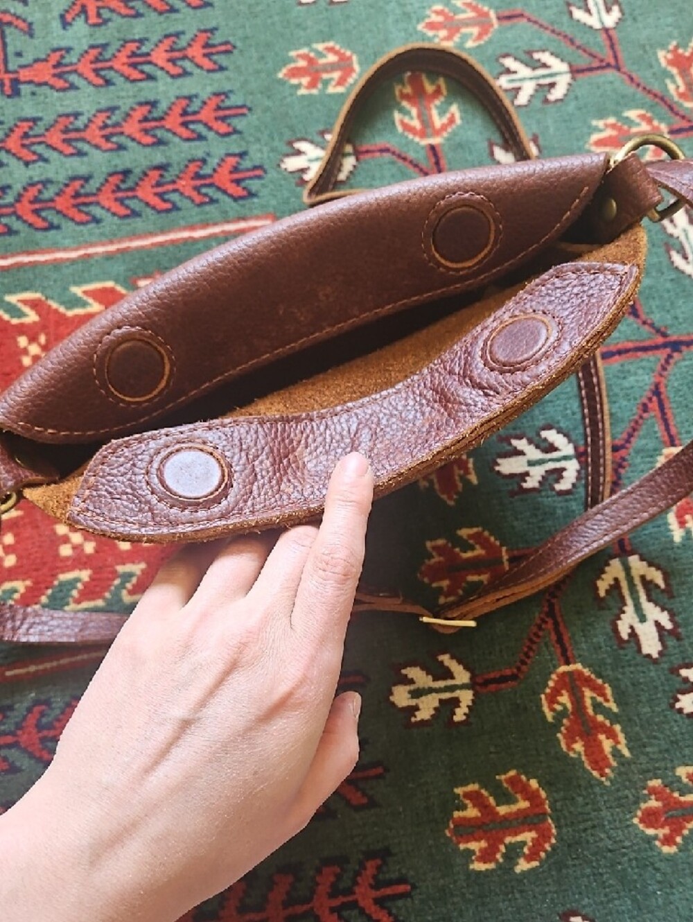Portland Leather Koala Sling Crescent Bag Full Grain In Nutmeg - Picture 5 of 5